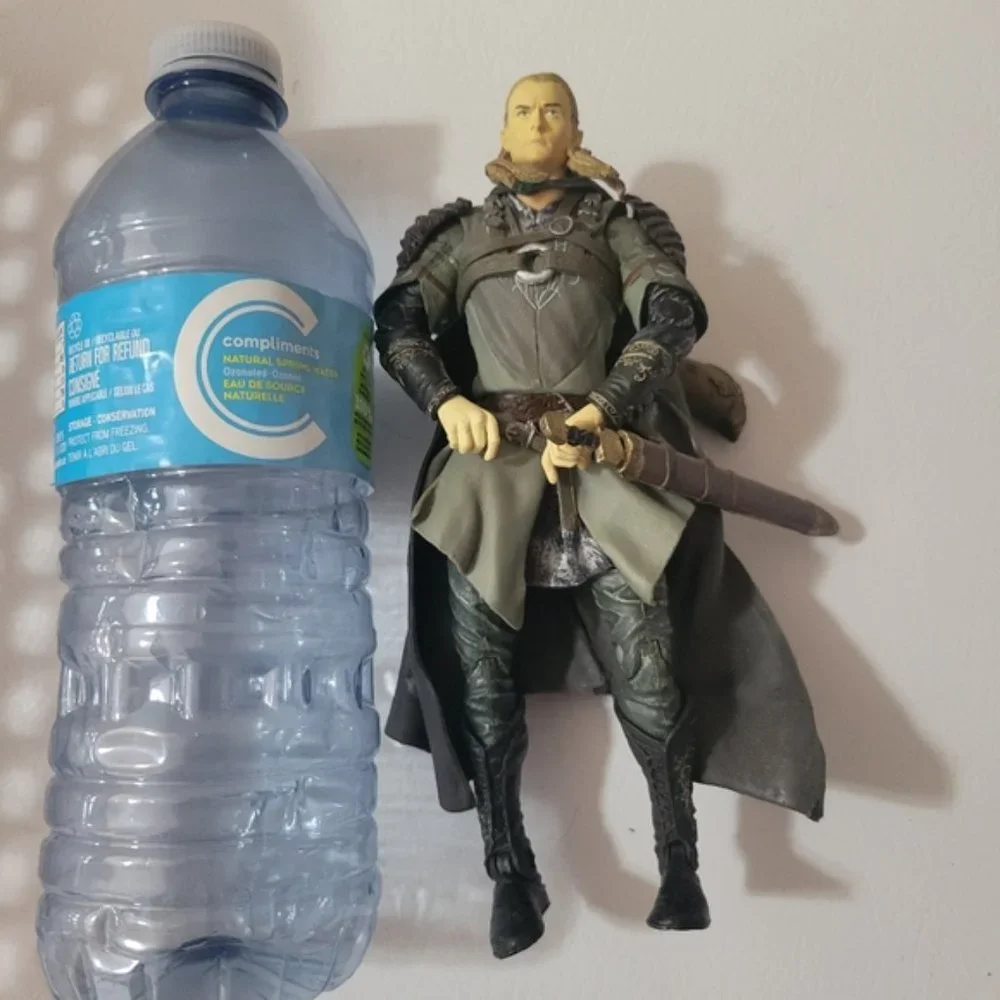 Lord of the Rings Legolas Action Figure - Picture 2 of 7